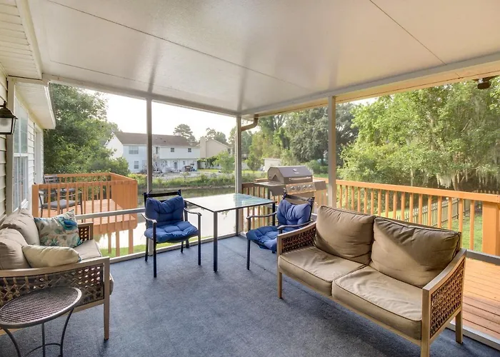 Boutique Relaxing Savannah Vacation Rental With Pond Views!